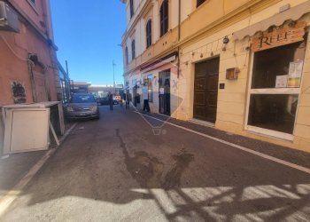 Edificio all\'aperto - Locale Commerciale Via Porto Neroniano
 
36, Anzio - foto 1