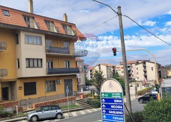 Edificio all\'aperto - Attico Via Nazionale
 
187, Troina - foto 1