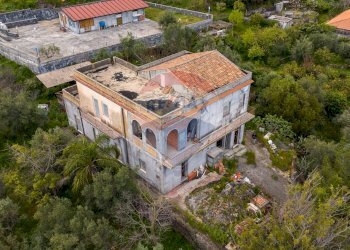 Edificio all\'aperto - Villa Via Tupazzo
 
35, Acireale - foto 1