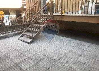 Scale - Bilocale via monsignor cannavo
 
16, Piedimonte Etneo - foto 1