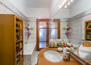 Bagno - Trilocale Via Toscanini
 
7, Collegno - foto 9