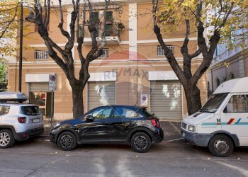 Edificio all\'aperto - Locale Commerciale viale vittoria colonna, Pescara - foto 2