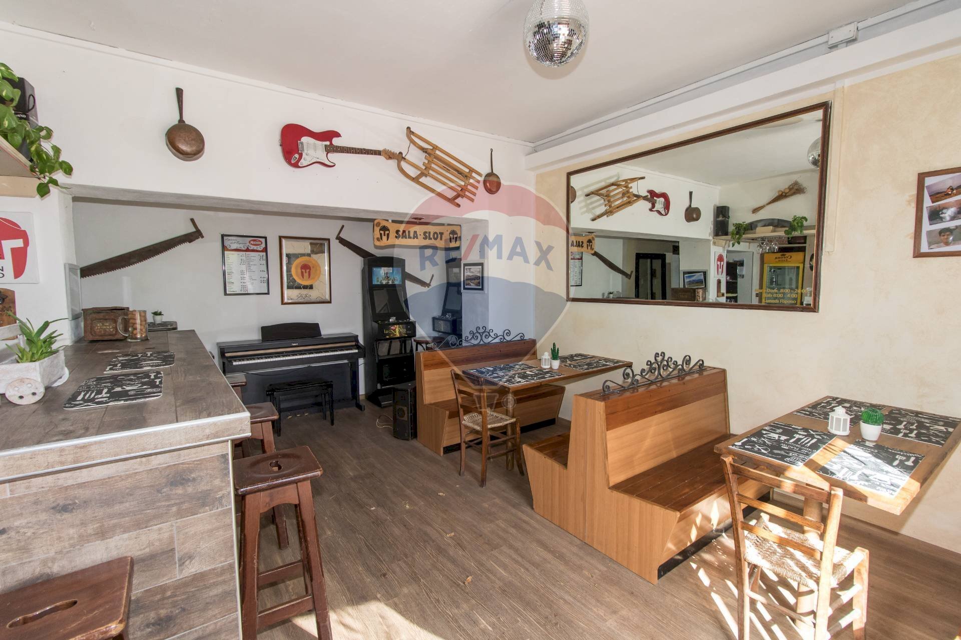 Sala da pranzo - Locale Commerciale Rione Fonticelle
 
25, Montenerodomo - foto 1