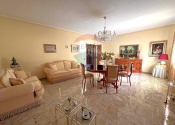 Sala da pranzo - Appartamento via sant'agata
 
4, Villabate - foto 1