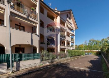 Edificio all\'aperto - Trilocale Viale Marconi
 
11, Tradate - foto 1