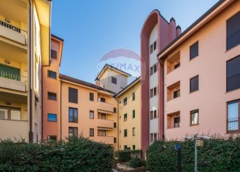 Edificio all\'aperto - Trilocale Viale Marconi
 
11, Tradate - foto 5