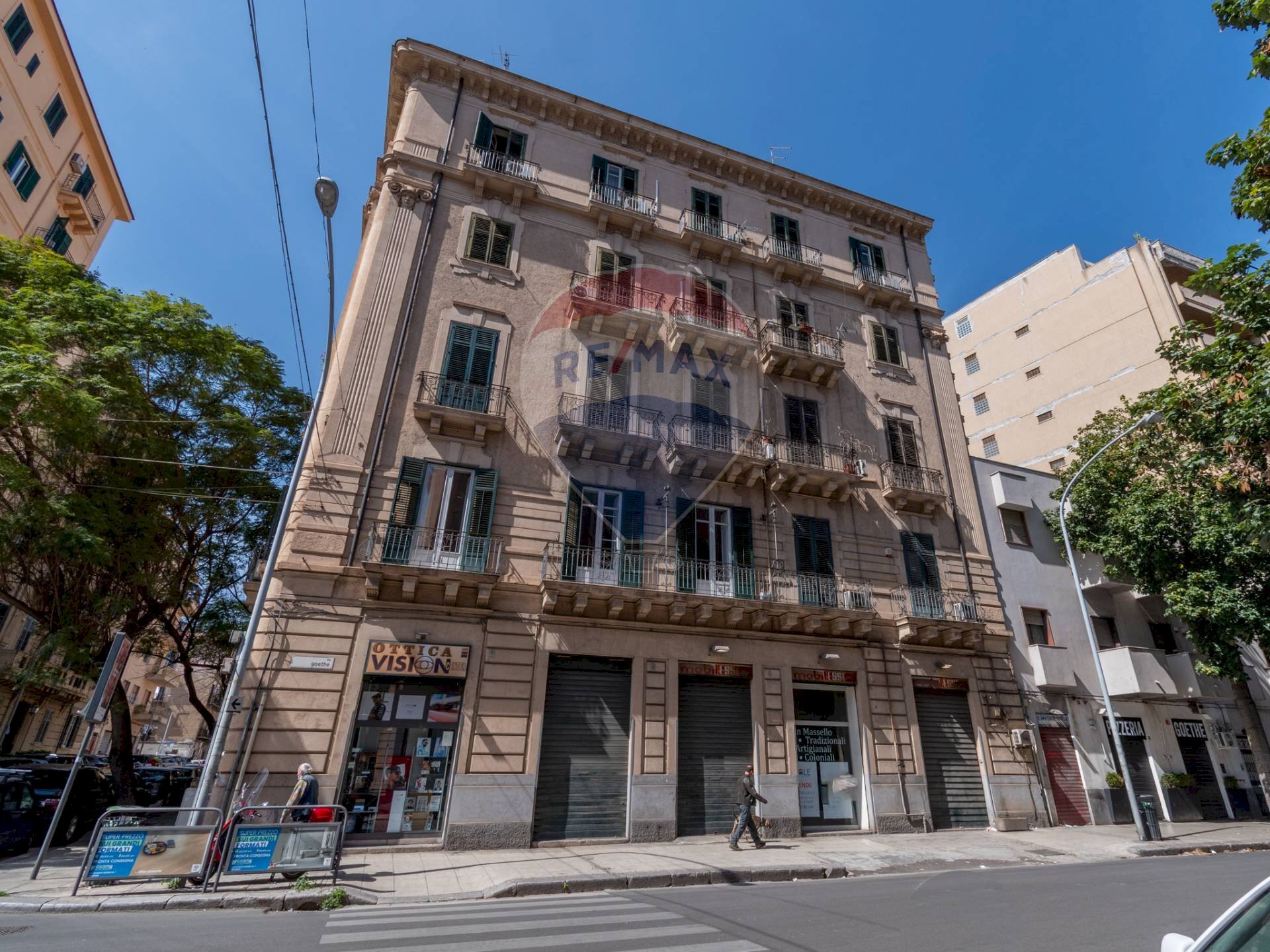 Edificio all\'aperto - Negozio Via Goethe
 
6-8-10, Palermo - foto 2