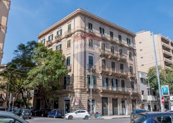 Edificio all\'aperto - Negozio Via Goethe
 
6-8-10, Palermo - foto 1