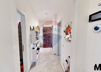 Hall / corridoio - Three-room apartment Strada Valdirodi
 
28, Ospedaletti - photo 11