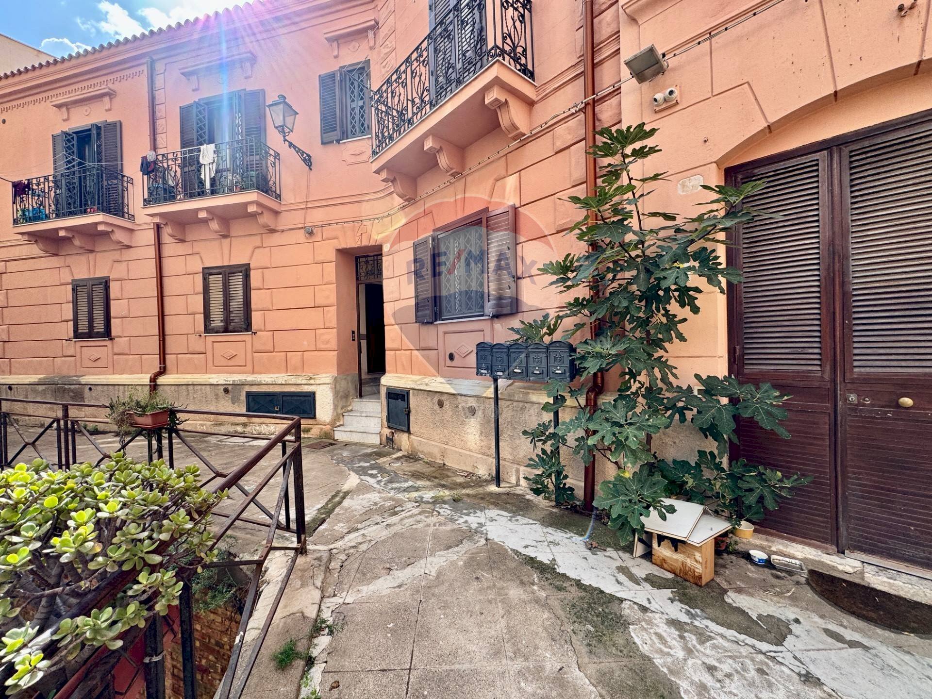 Edificio all\'aperto - Trilocale Vicolo Chiesa Di Sant'orsola
 
6, Palermo - foto 2