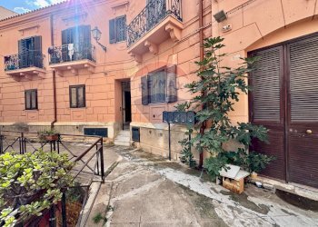 Edificio all\'aperto - Trilocale Vicolo Chiesa Di Sant'orsola
 
6, Palermo - foto 2