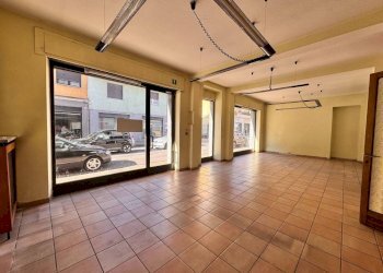 Interno non residenziale - Negozio corso Sempione, 74, Borgomanero - foto 3