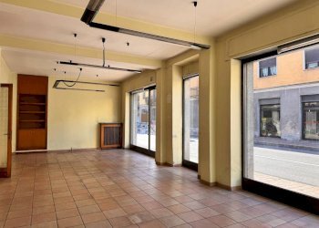 Interno non residenziale - Negozio corso Sempione, 74, Borgomanero - foto 5