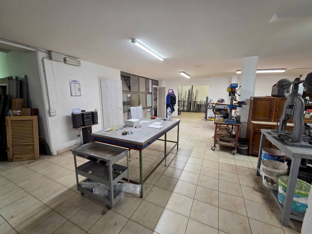 Magazzino - Capannone via Fratelli Rosselli, Signa - foto 2