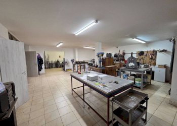 Magazzino - Capannone via Fratelli Rosselli, Signa - foto 1