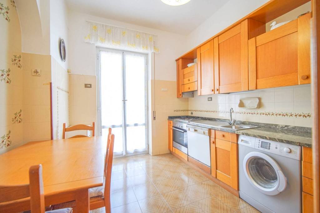 Cucina - Appartamento via Bari, Genova - foto 3