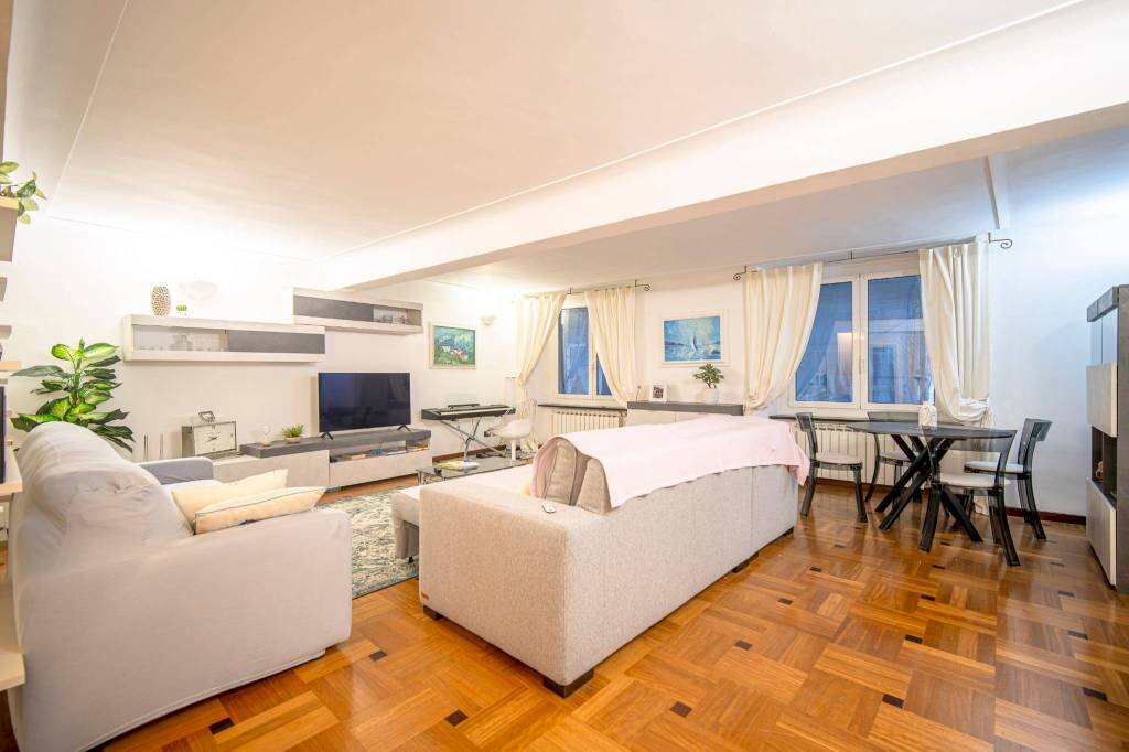 Salone - Quadrilocale salita Pollaiuoli, Genova (zona Centro Storico) - foto 2