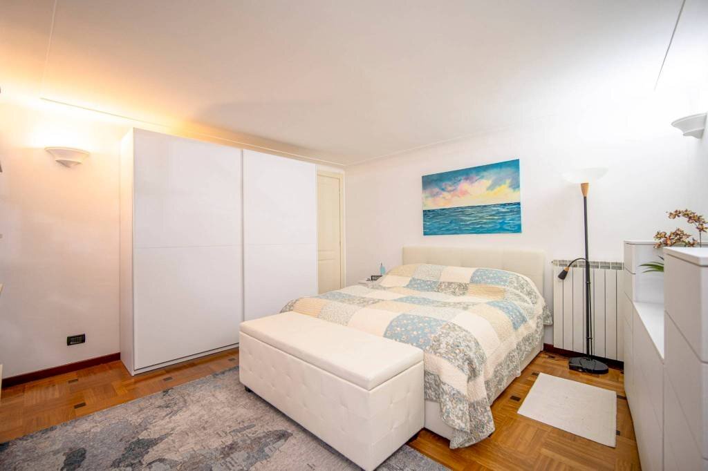 Camera da letto - Quadrilocale salita Pollaiuoli, Genova (zona Centro Storico) - foto 3