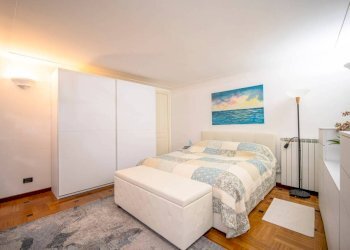 Camera da letto - Quadrilocale salita Pollaiuoli, Genova (zona Centro Storico) - foto 3