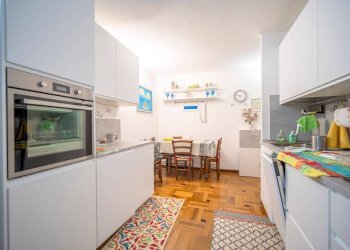 Cucina - Quadrilocale salita Pollaiuoli, Genova (zona Centro Storico) - foto 5