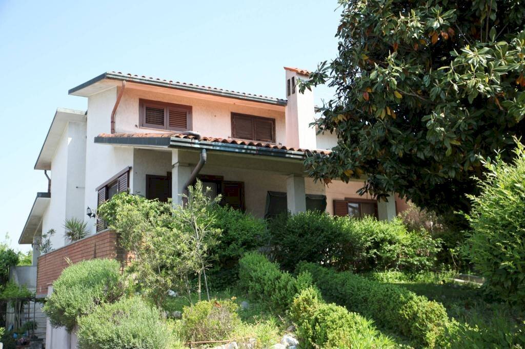 Facciata - Villa via Aldo Moro, Calvignasco - foto 1