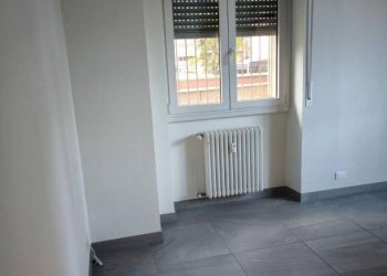 Camera da letto - Shop Lungomallero Armando Diaz, 38, Sondrio - photo 5