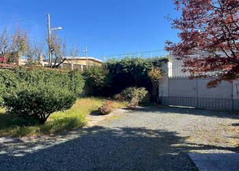 Cortile interno - Quadrilocale strada alla Fornace, Biella - foto 7