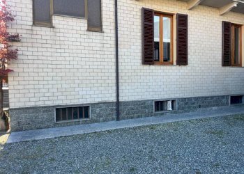 Facciata - Quadrilocale strada alla Fornace, Biella - foto 8