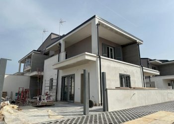 WhatsApp Image 2026-03-09 at 4.26.19 PM.jpeg - Villa Viale Valle dell'Aniene 22, Guidonia Montecelio - photo 2