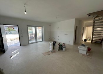 WhatsApp Image 2026-03-09 at 4.26.22 PM (6).jpeg - Villa Viale Valle dell'Aniene 22, Guidonia Montecelio - photo 23