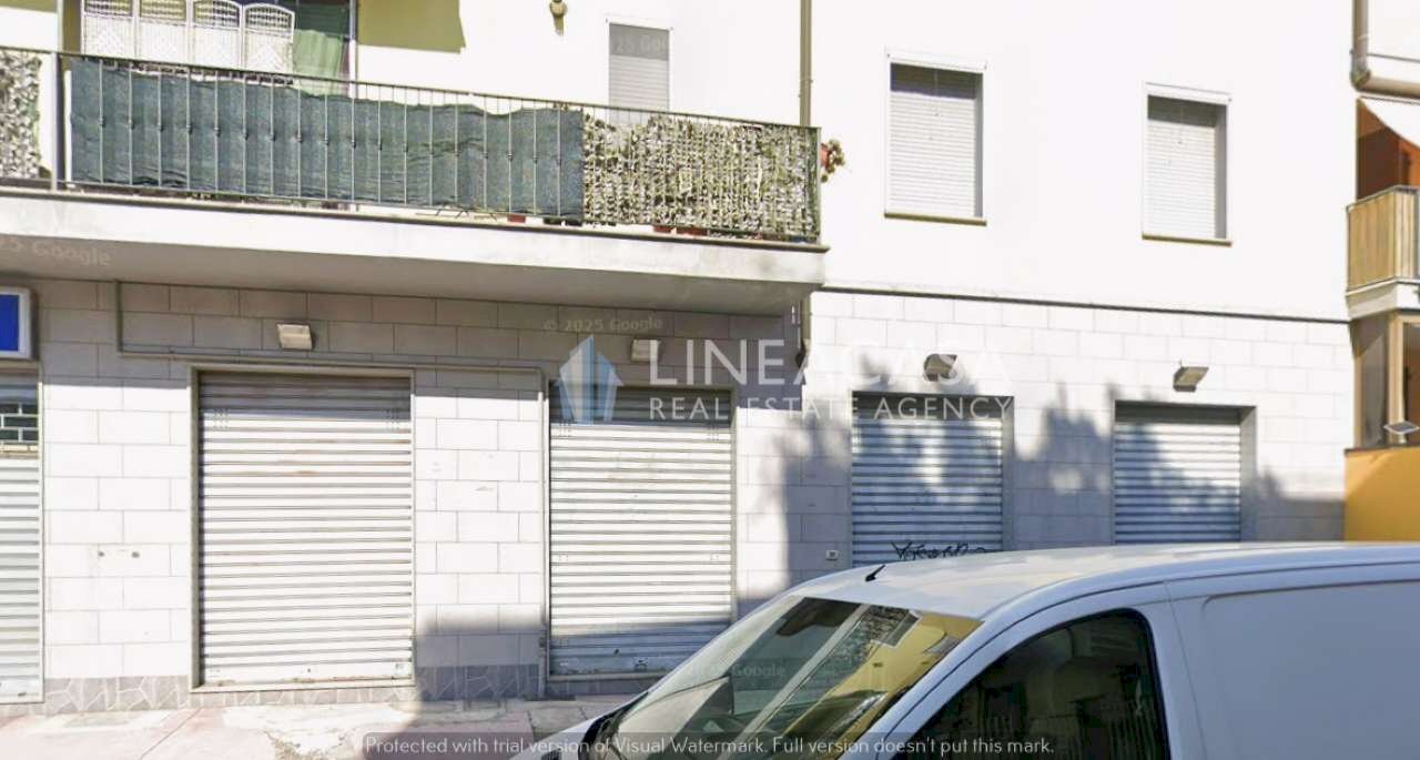 Negozio via Bramante 14, Buccinasco - foto 1