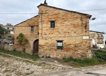 Foto 1 - Rustico via Carlo Crivelli
 
17, Monterubbiano - foto 1