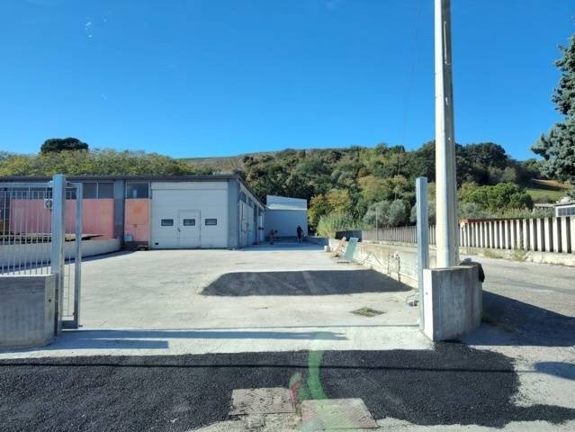 Foto 1 - Capannone Silvi - foto 1