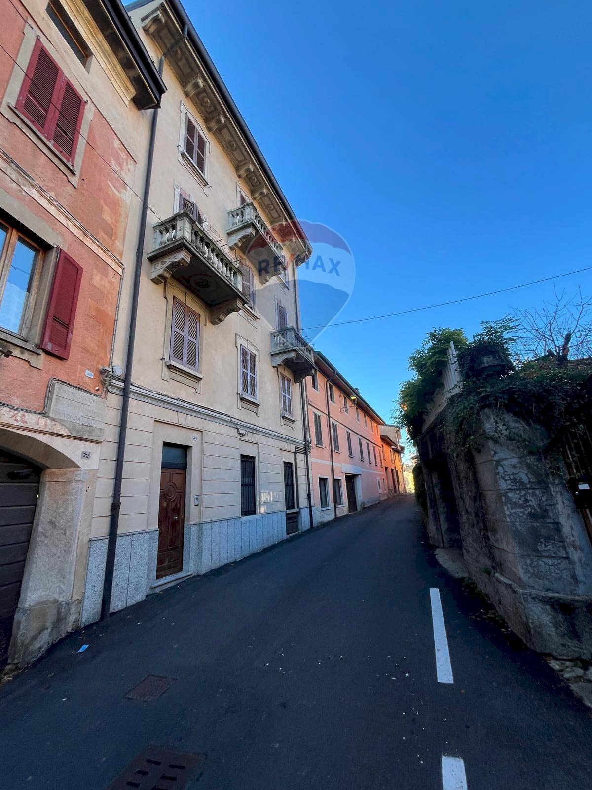 Edificio all\'aperto - Trilocale G. Garibaldi
 
30, Cunardo - foto 1