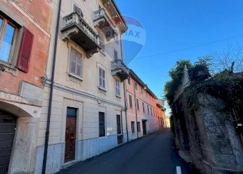 Edificio all\'aperto - Trilocale G. Garibaldi
 
30, Cunardo - foto 1