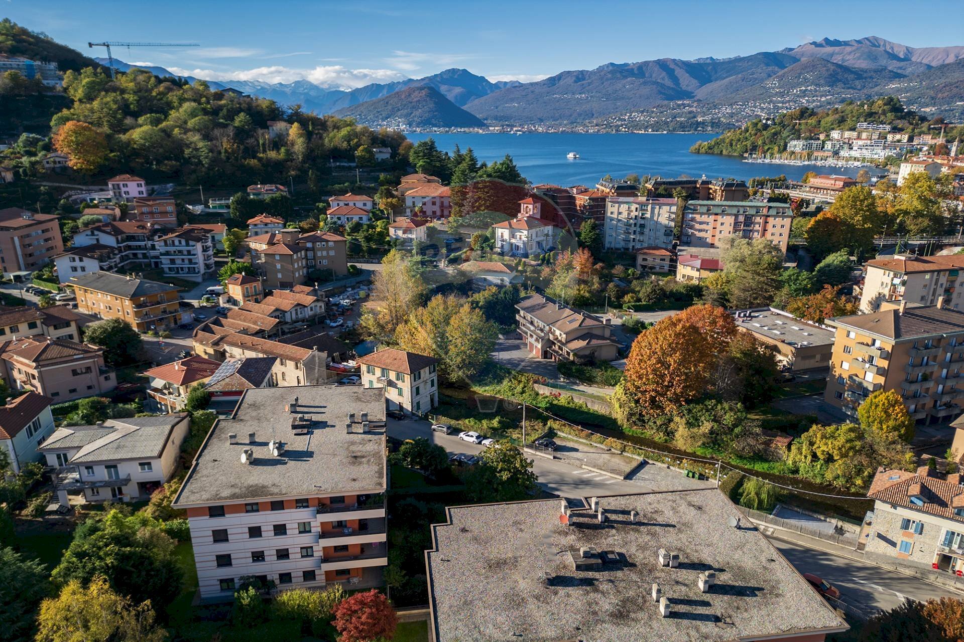 Vista delle montagne - Trilocale Via Fabio Filzi
 
1, Laveno-Mombello - foto 2