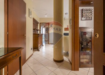 Hall / corridoio - Trilocale Via Fabio Filzi
 
1, Laveno-Mombello - foto 7