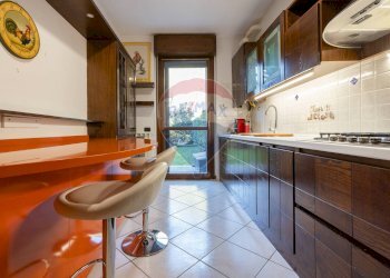 Cucina - Trilocale Via Fabio Filzi
 
1, Laveno-Mombello - foto 11