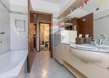 Bagno - Trilocale Via Fabio Filzi
 
1, Laveno-Mombello - foto 13