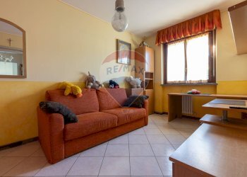 Soggiorno - Trilocale Via Fabio Filzi
 
1, Laveno-Mombello - foto 18