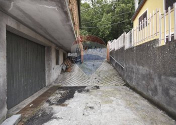 Ingresso carrabile - Villa Via Miscarello Salice
 
6 d, Zafferana Etnea - foto 4