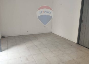 Stanza vuota - Locale Commerciale Via Cavour
 
47, Acireale - foto 5