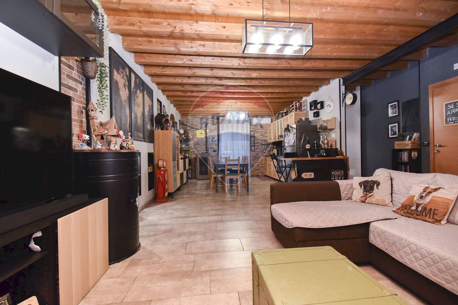 Sala da pranzo - Casa indipendente Vicolo Panebianco
 
22, Paterno - foto 2