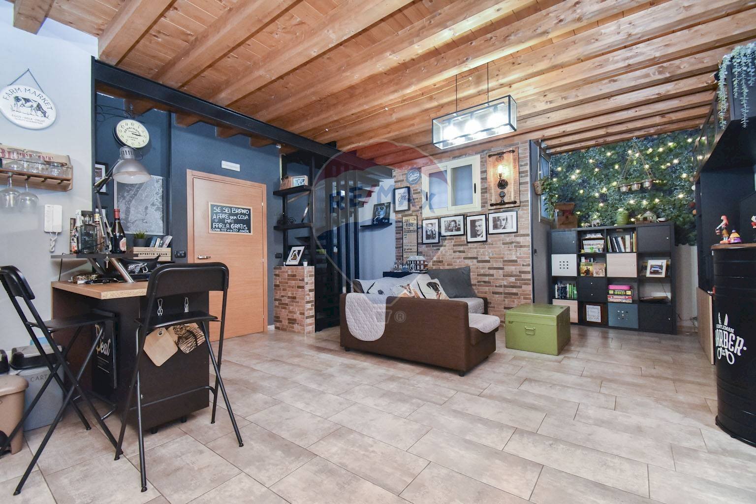 Sala da pranzo - Casa indipendente Vicolo Panebianco
 
22, Paterno - foto 3