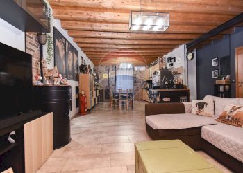 Sala da pranzo - Casa indipendente Vicolo Panebianco
 
22, Paterno - foto 2