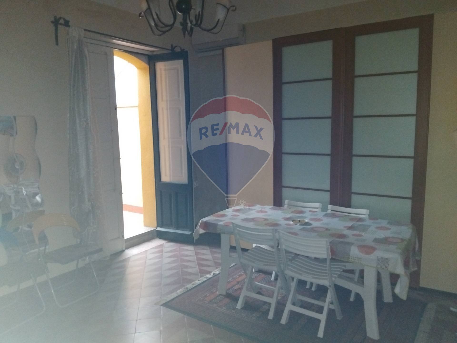 Sala da pranzo - Casa indipendente Via San Vincenzo
 
57, Fiumefreddo di Sicilia - foto 1
