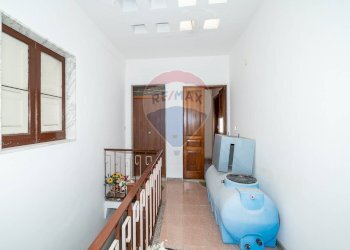 Hall / corridoio - Quadrilocale Via Francesco Strano
 
76, Aci Catena - foto 3