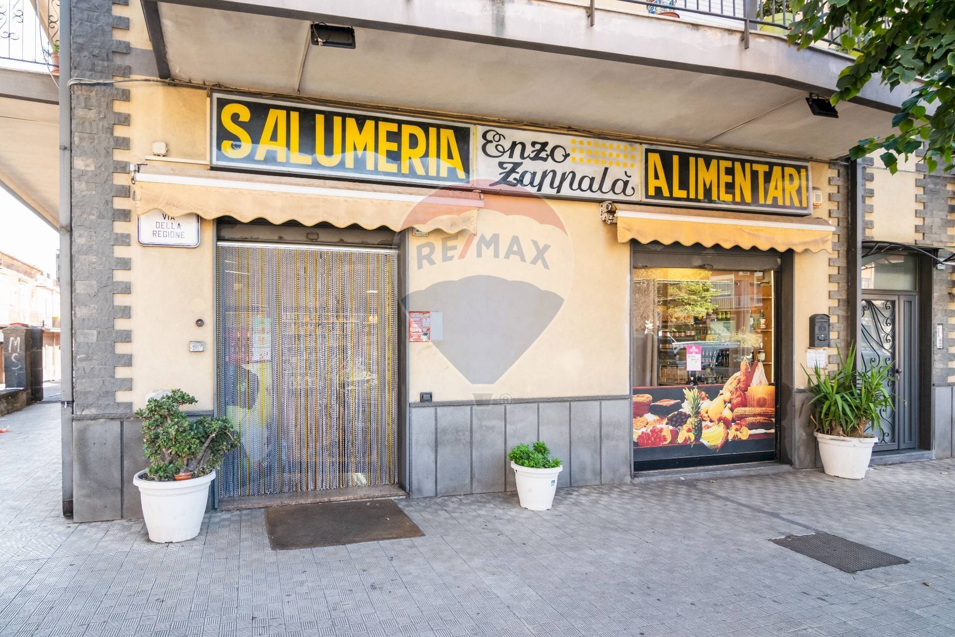 Edificio all\'aperto - Attività Commerciale Via della Regione
 
130, San Giovanni la Punta - foto 2