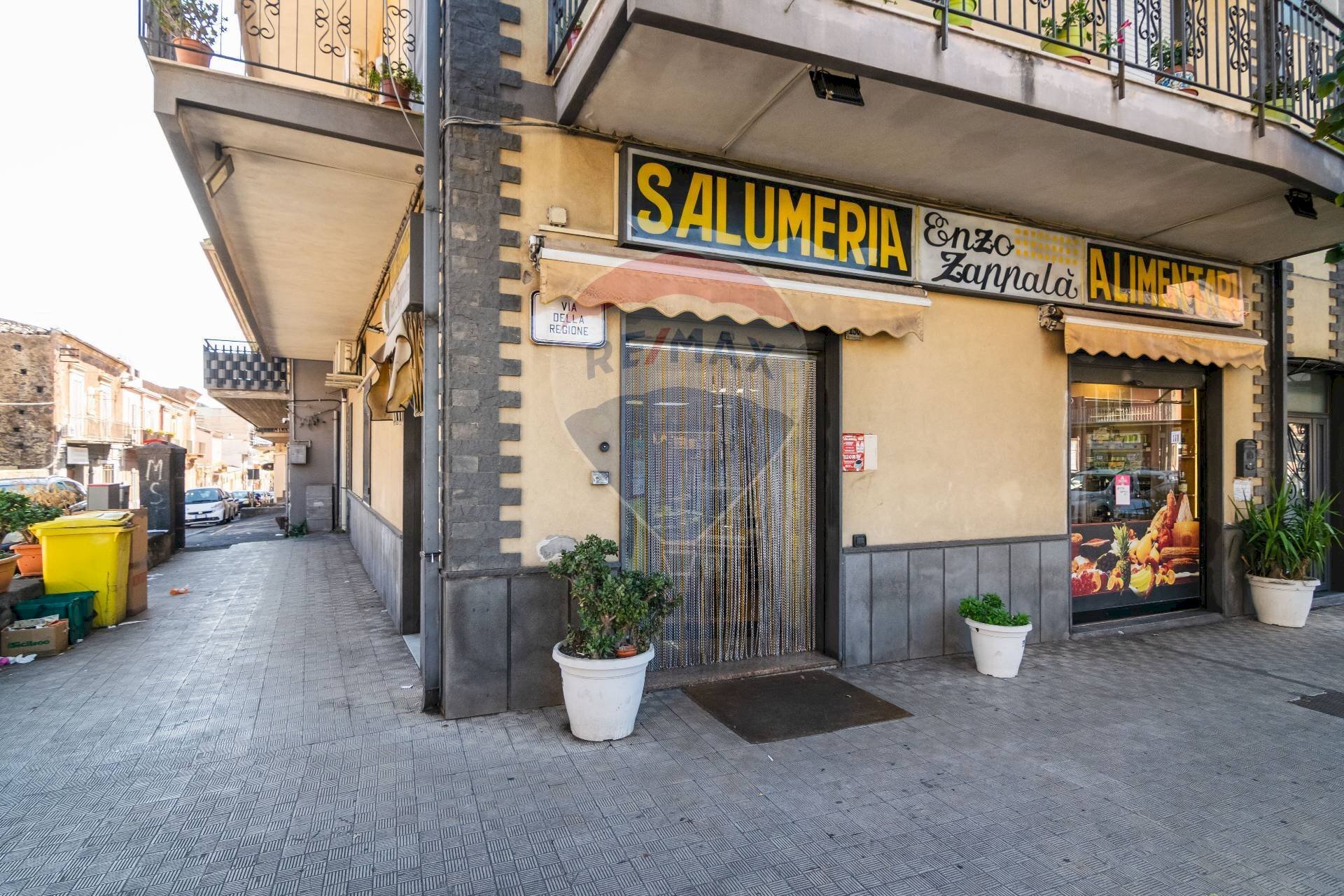 Edificio all\'aperto - Attività Commerciale Via della Regione
 
130, San Giovanni la Punta - foto 3