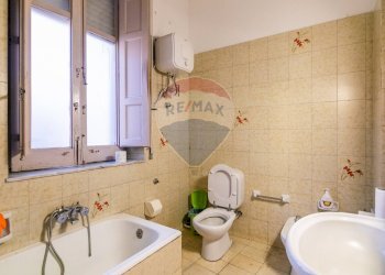 Bagno - Attività Commerciale Via della Regione
 
130, San Giovanni la Punta - foto 25